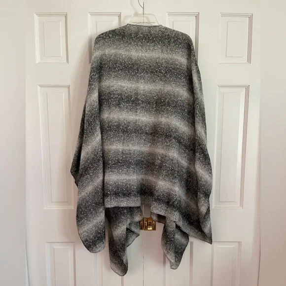 TORRID One Size Black White Gray Ombré Ruana Open Poncho - Picture 4 of 5